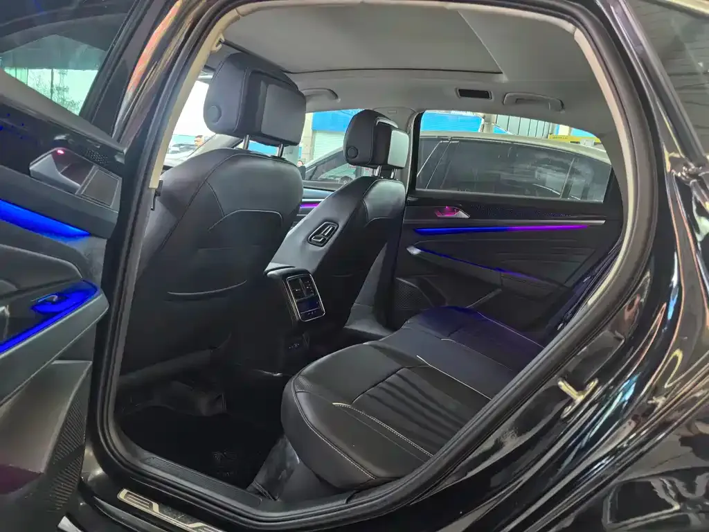 Volkswagen Passat 2024 из CN, фото 2