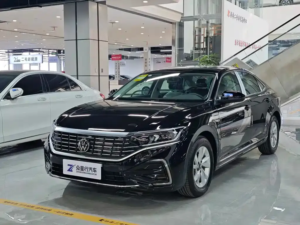 Volkswagen Passat New Energy — фото 1