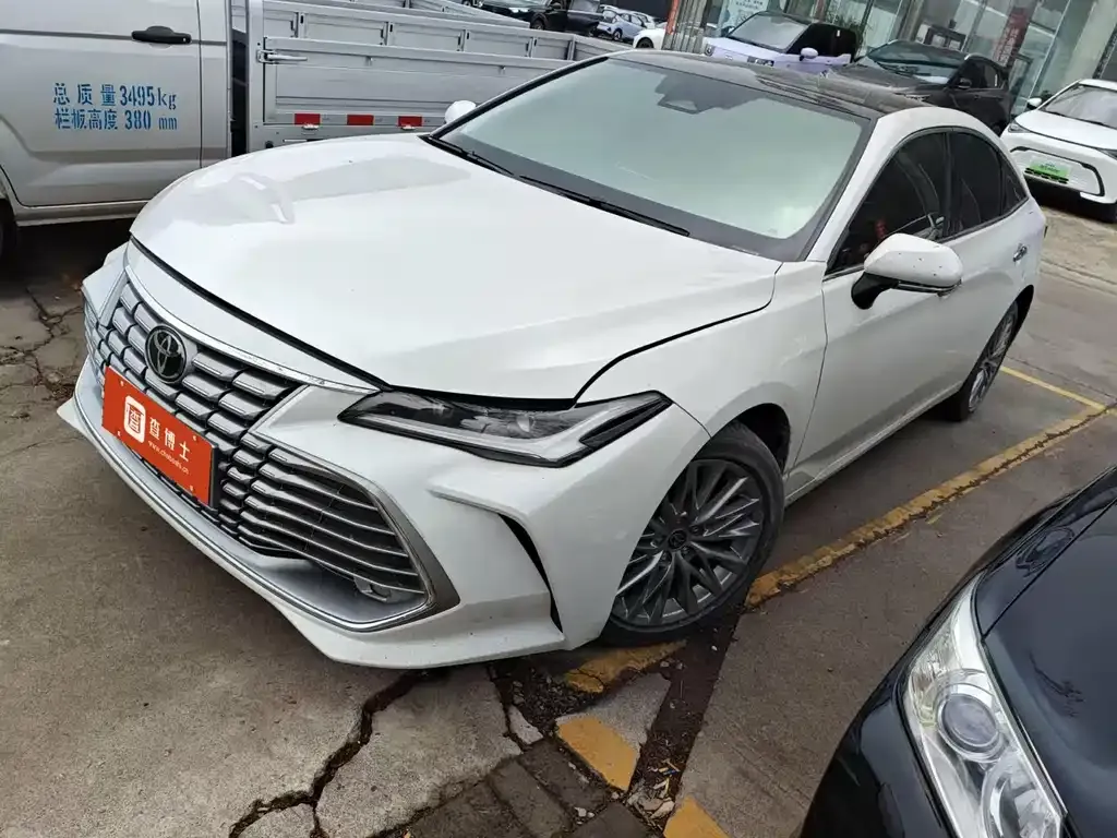 Toyota Avalon — фото 1