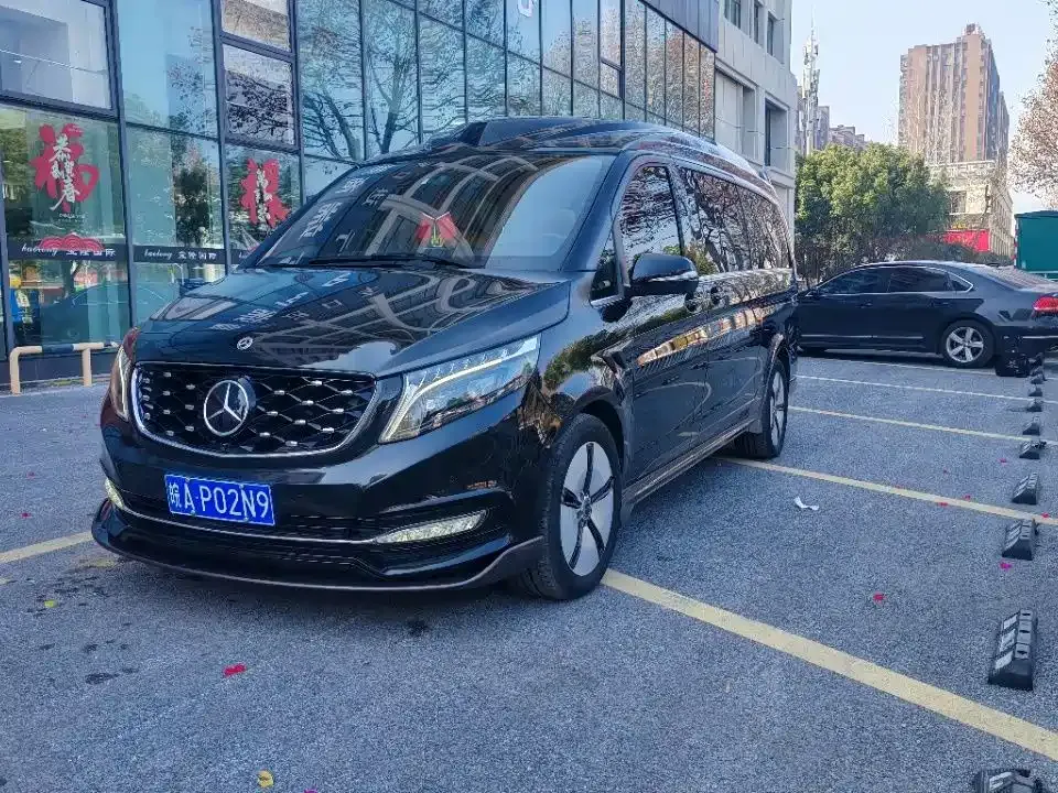 Mercedes-Benz V-Class — фото 1