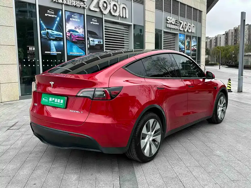 Tesla Model Y — фото 7