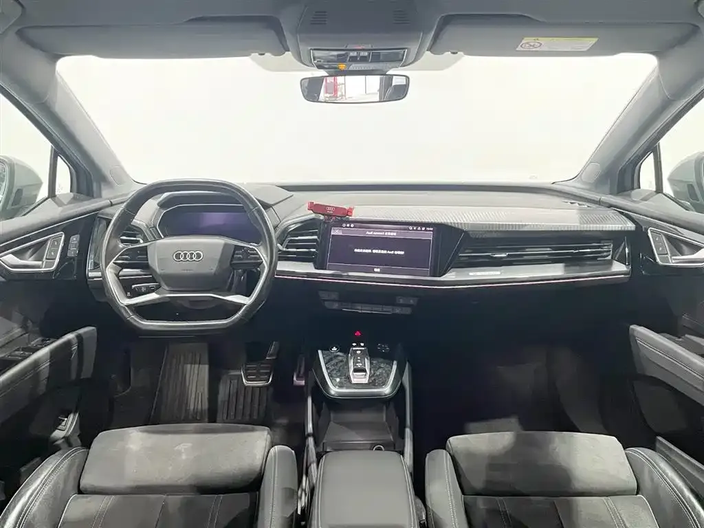 Audi Q4 e-tron — фото 10