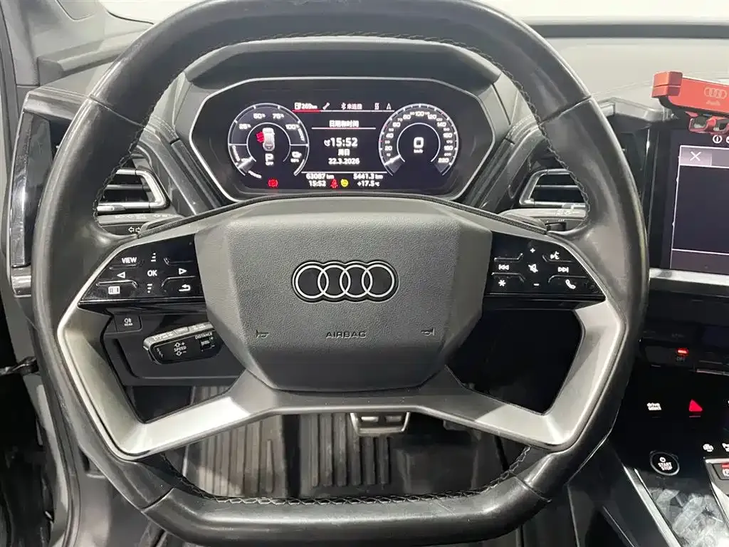 Audi Q4 e-tron — фото 9