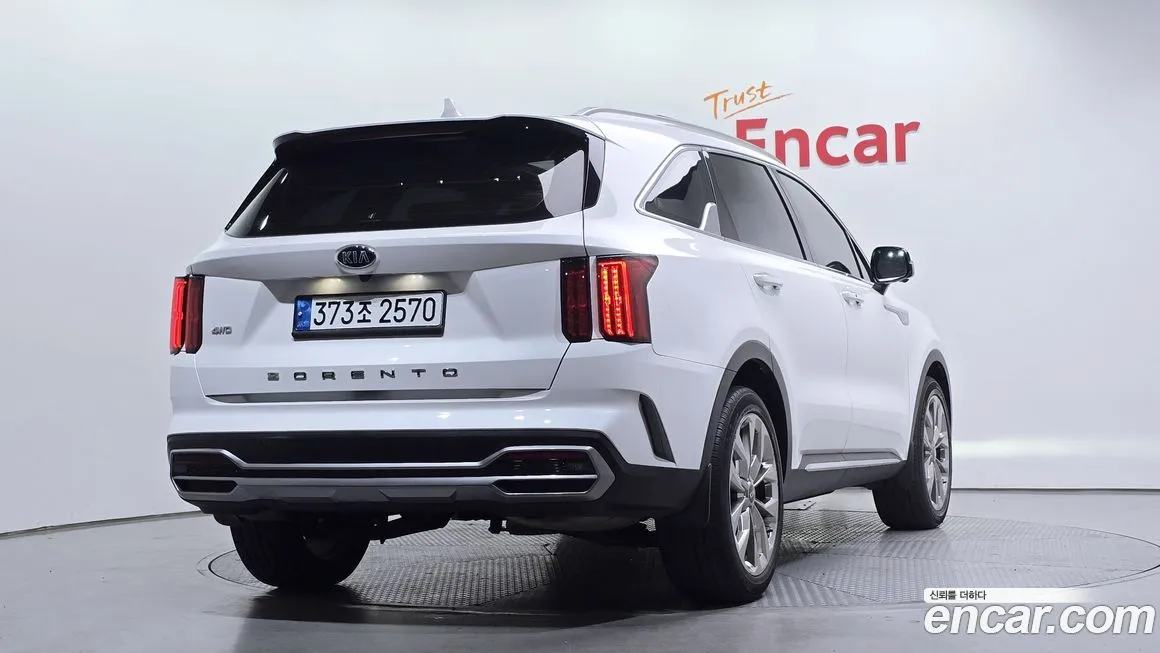 Kia Sorento — фото 8