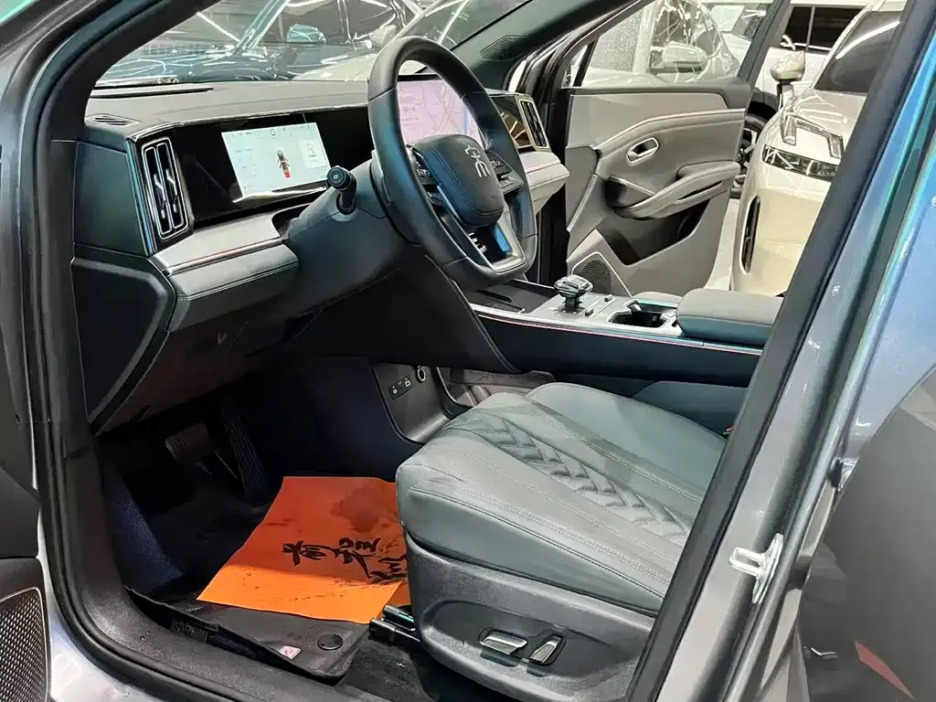 BYD L DM-i — фото 10