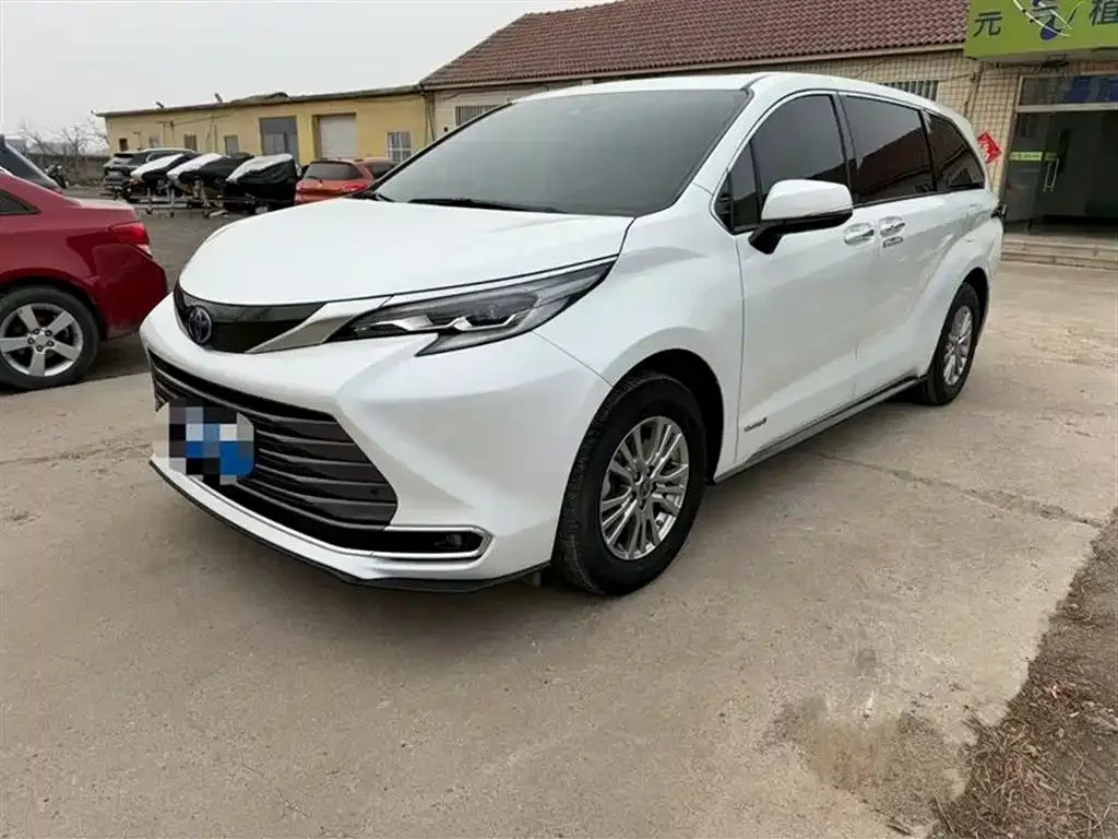 Toyota Sienna 2022 из CN, фото 1
