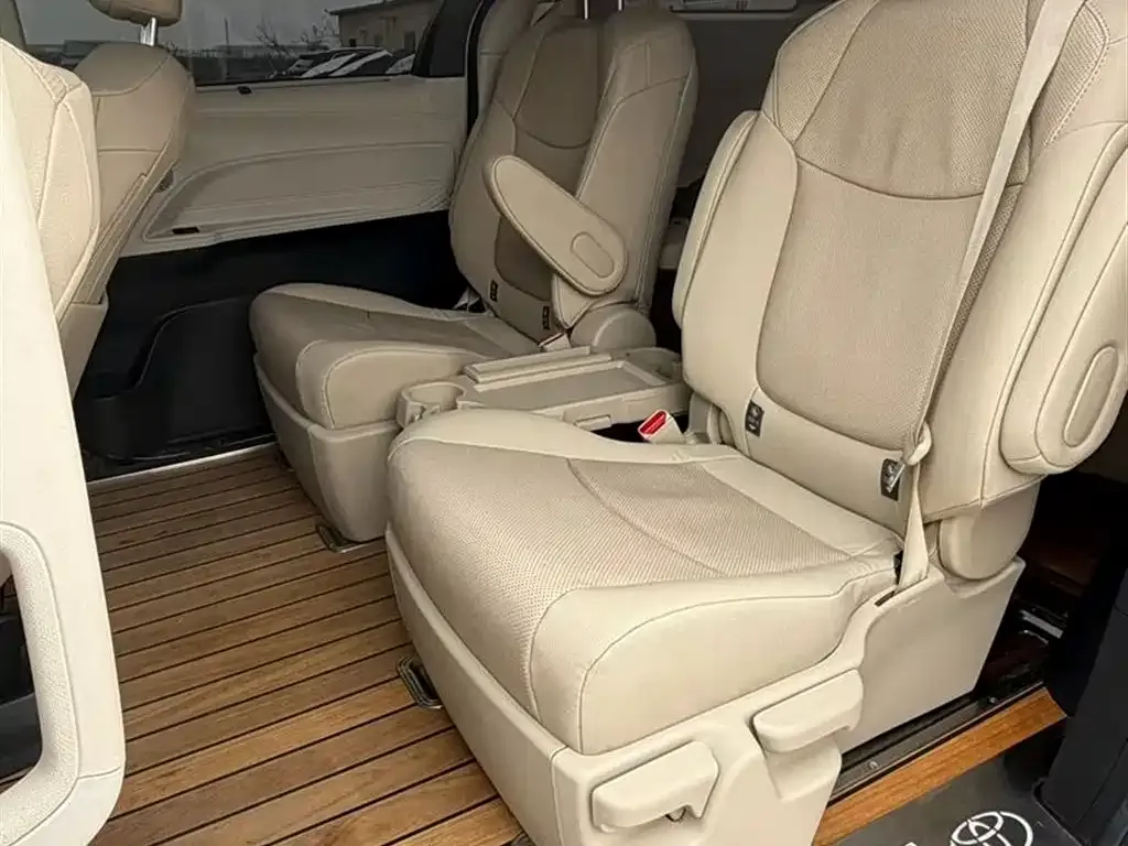 Toyota Sienna 2022 из CN, фото 4