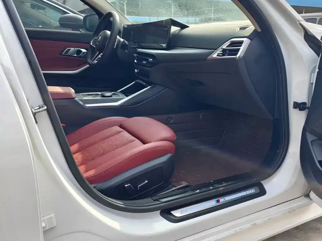 BMW 3 Series 2024 из CN, фото 3