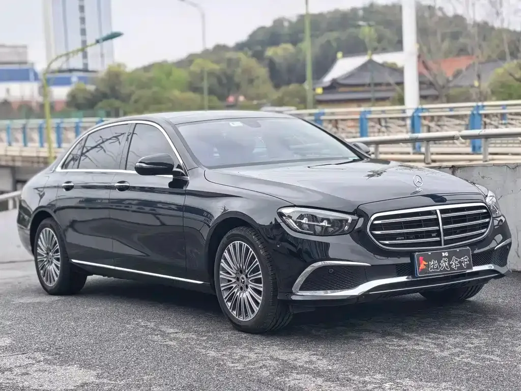 Mercedes-Benz E-Class — фото 4