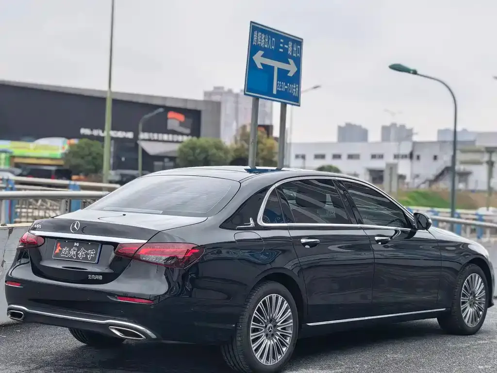 Mercedes-Benz E-Class — фото 5