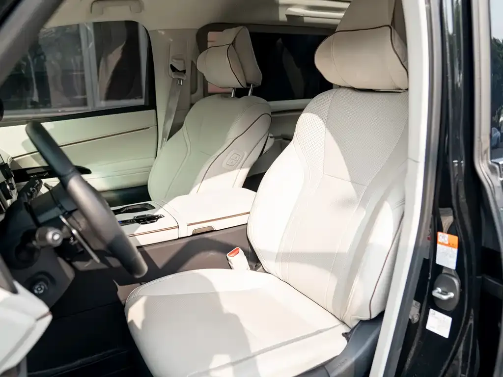 Lexus LM 2025 из CN, фото 3