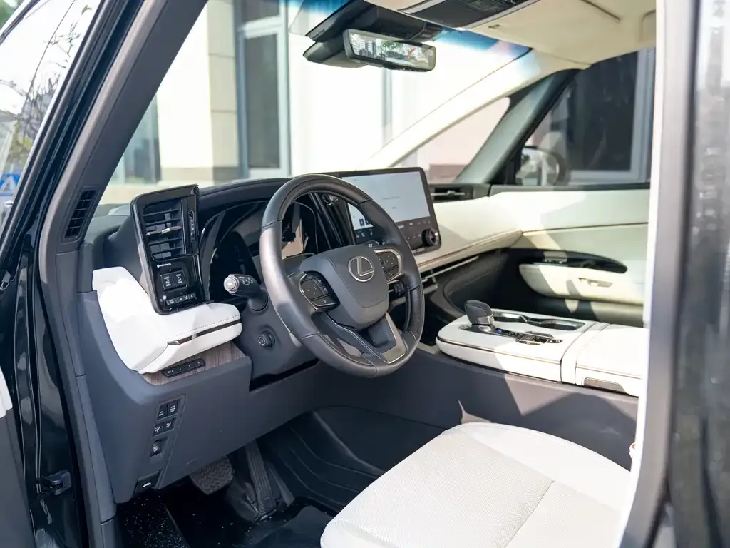 Lexus LM 2025 из CN, фото 2