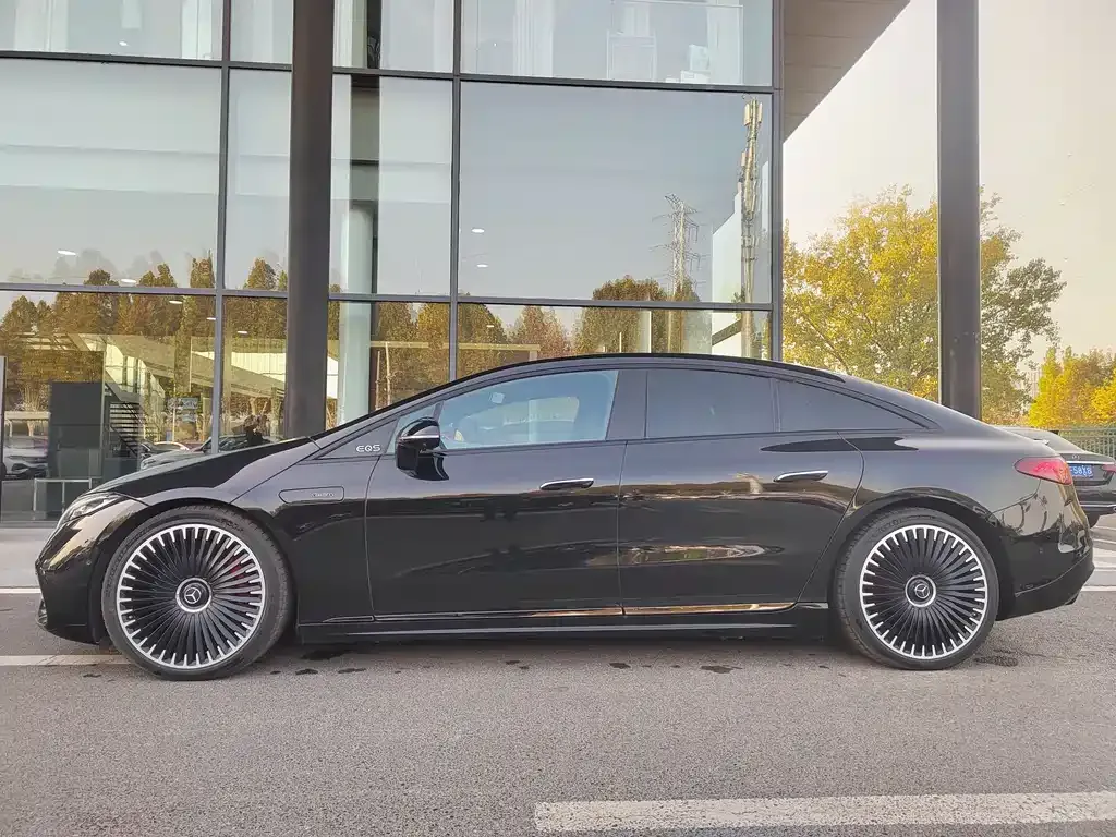 Mercedes-Benz EQS AMG — фото 6