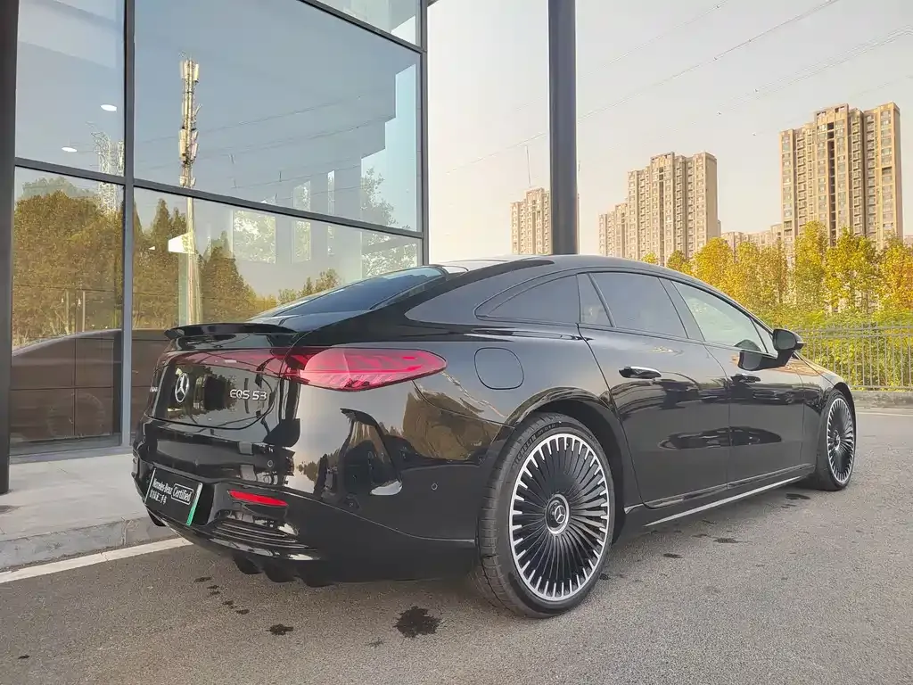 Mercedes-Benz EQS AMG — фото 8