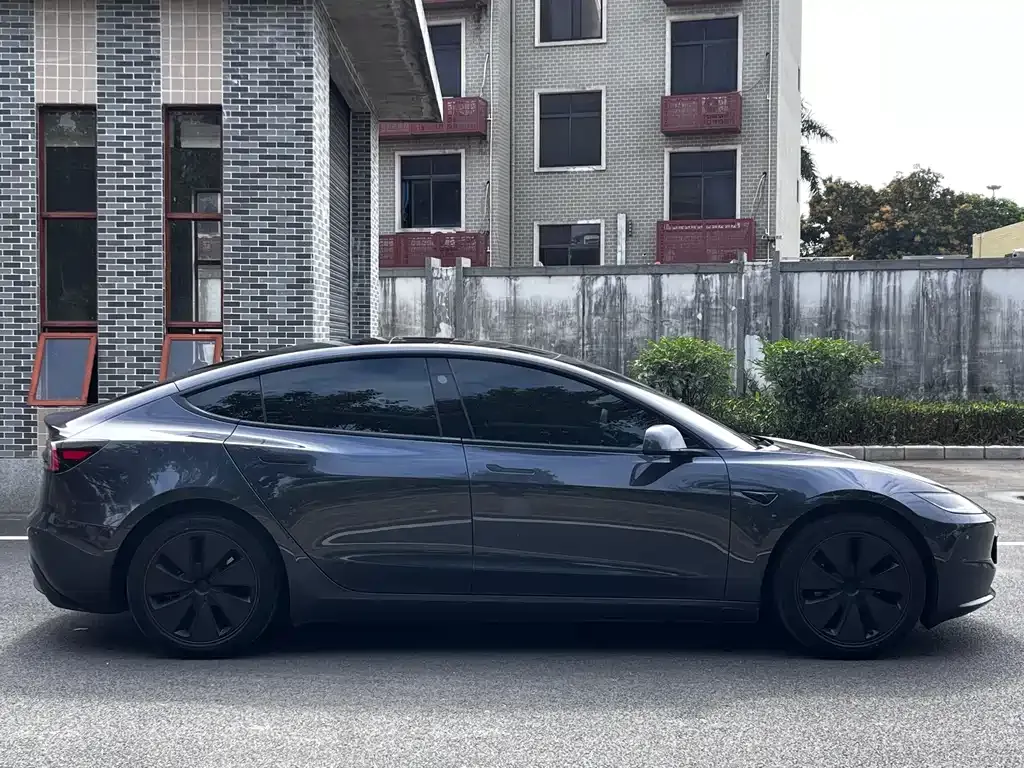 Tesla Model 3 — фото 7