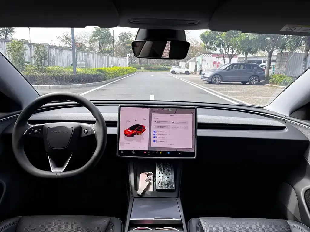Tesla Model 3 — фото 2