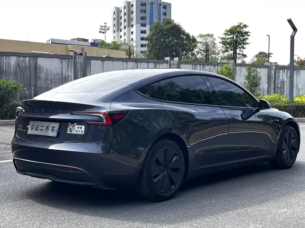 Tesla Model 3 — фото 9
