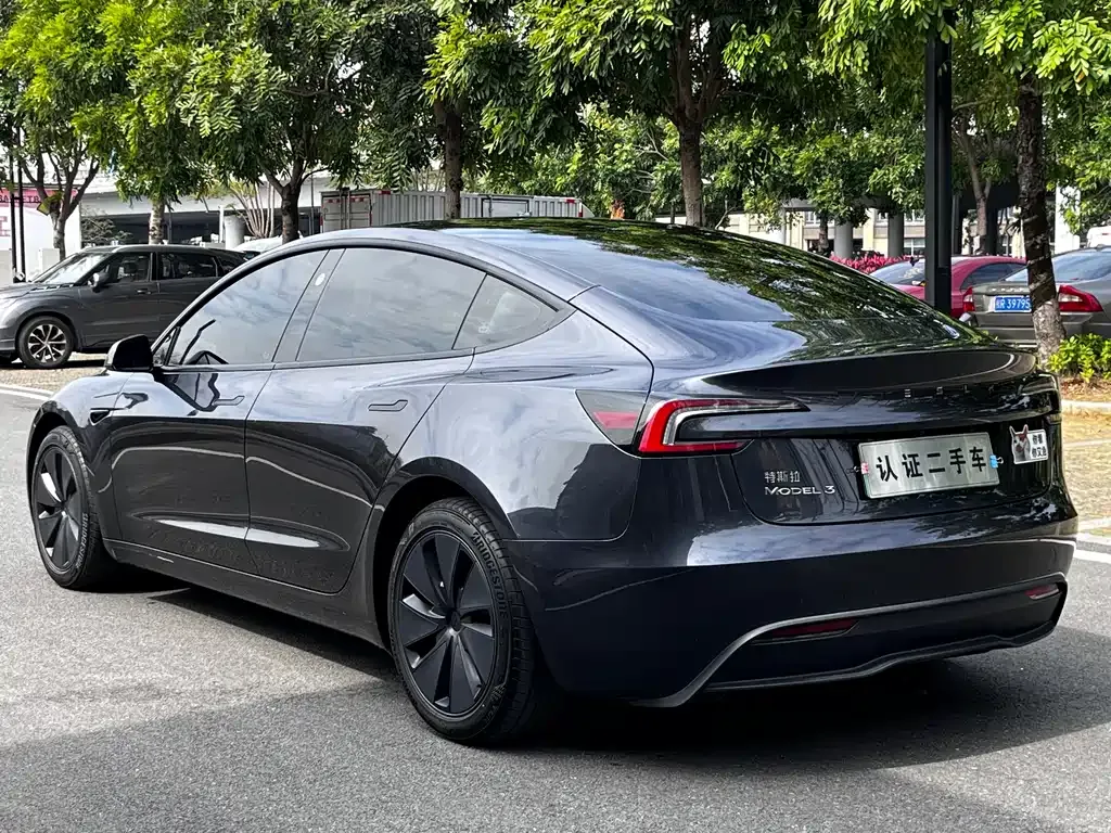 Tesla Model 3 — фото 3