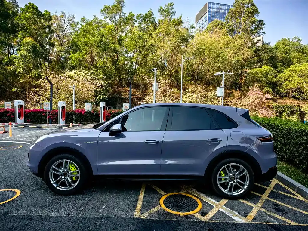 Porsche Cayenne Hybrid — фото 10