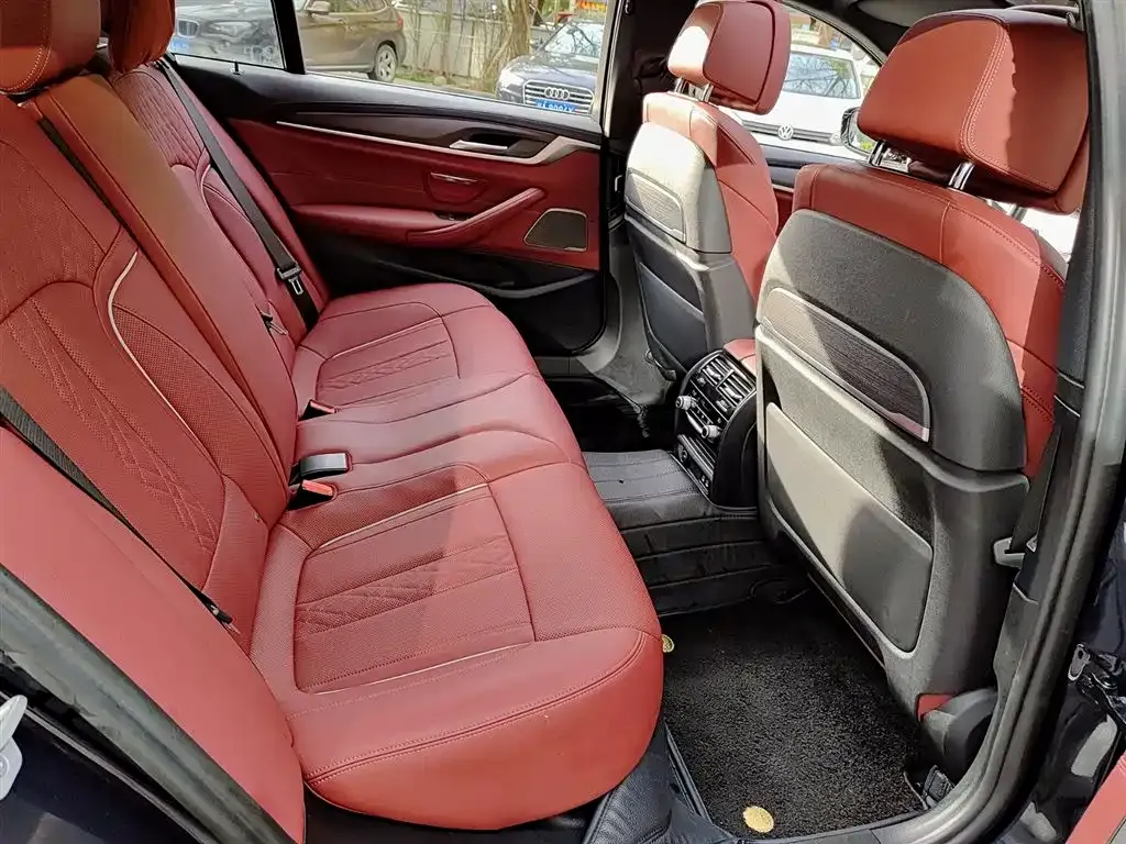 BMW 5 Series 2022 из CN, фото 9