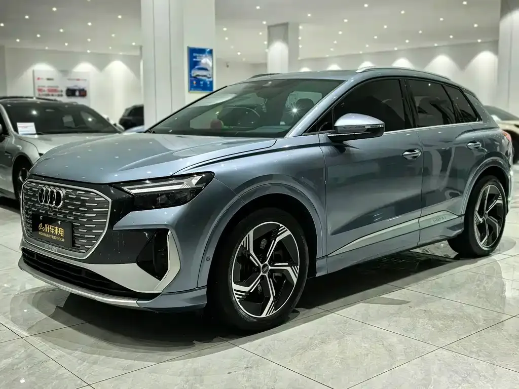 Audi Q4 e-tron — фото 1