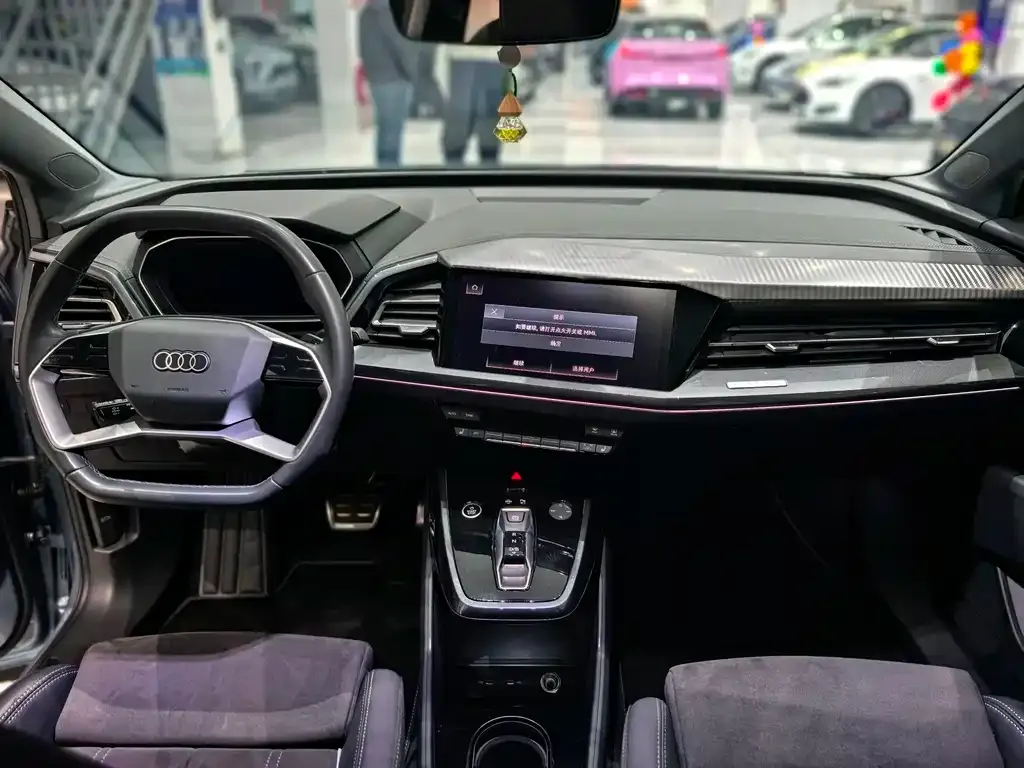 Audi Q4 e-tron — фото 6
