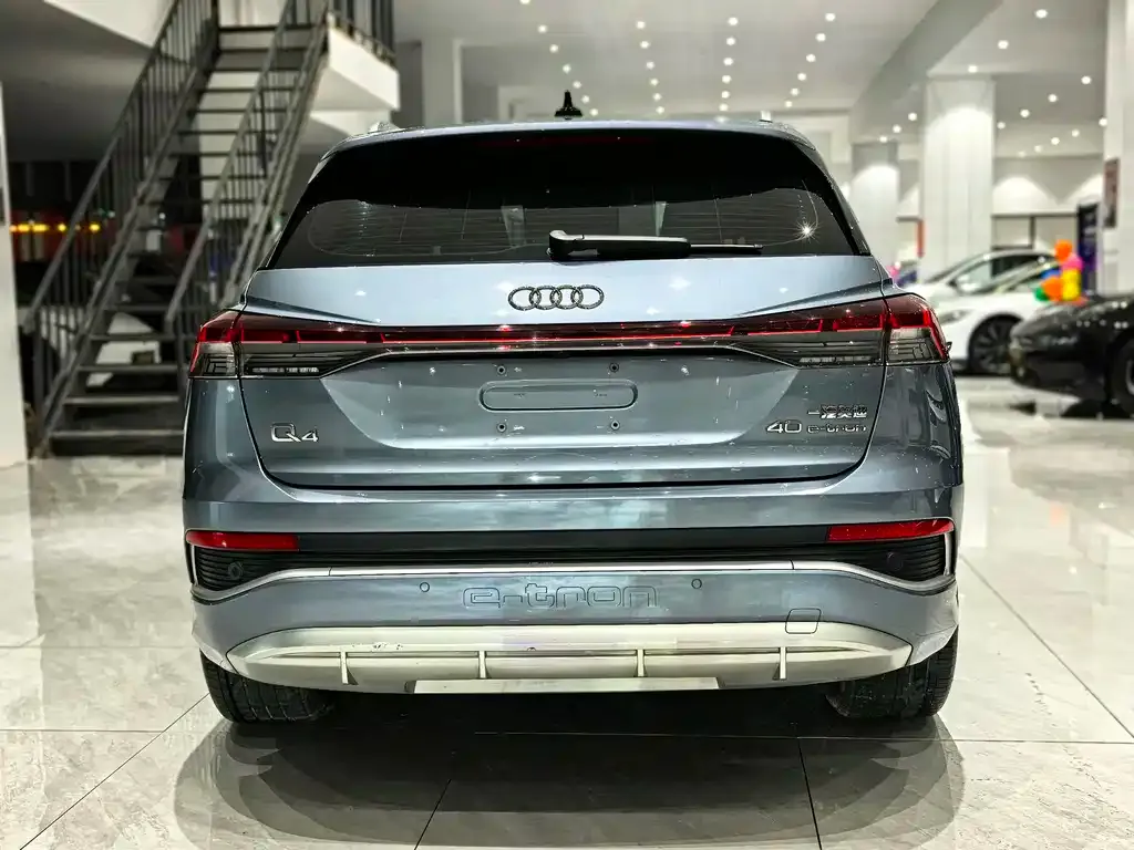 Audi Q4 e-tron — фото 2