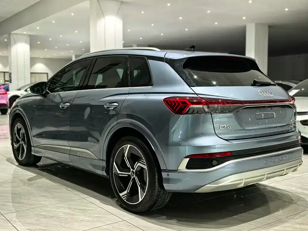 Audi Q4 e-tron — фото 10