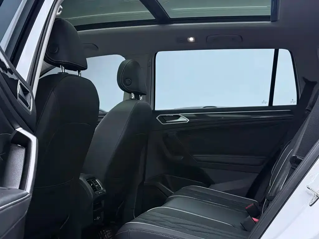 Volkswagen Tiguan L 2023 из CN, фото 3