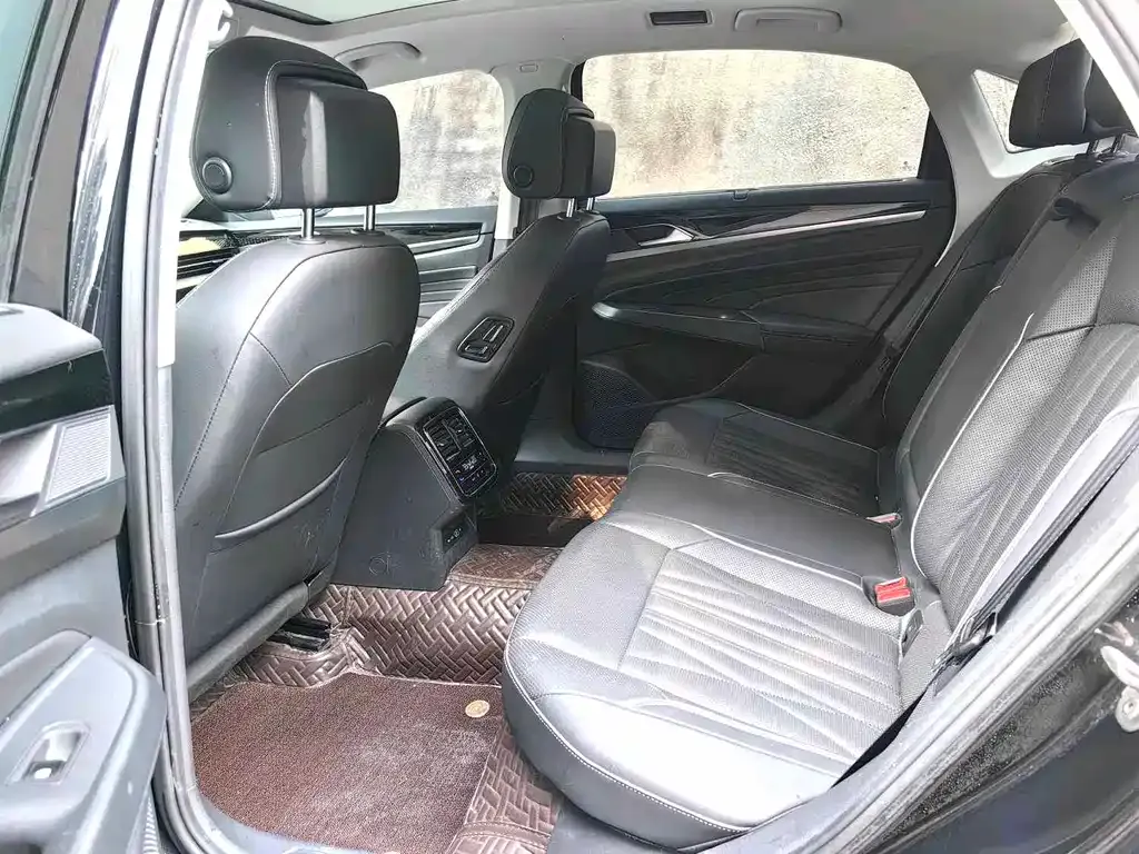 Volkswagen Passat — фото 8