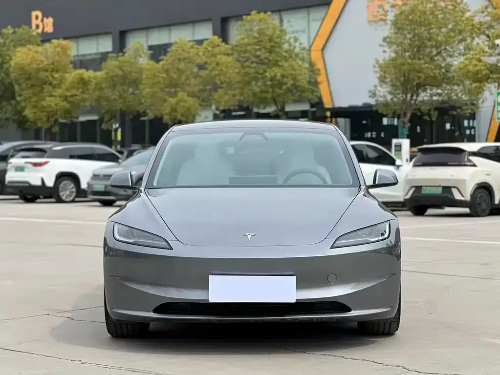 Tesla Model 3 — фото 4