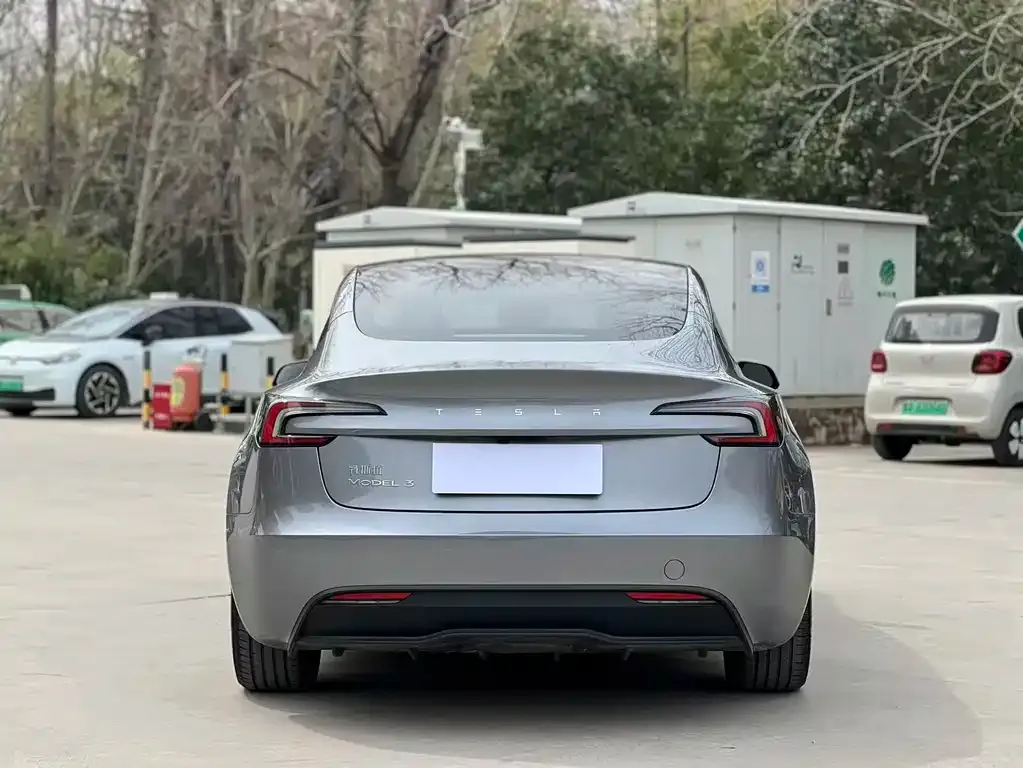 Tesla Model 3 — фото 2