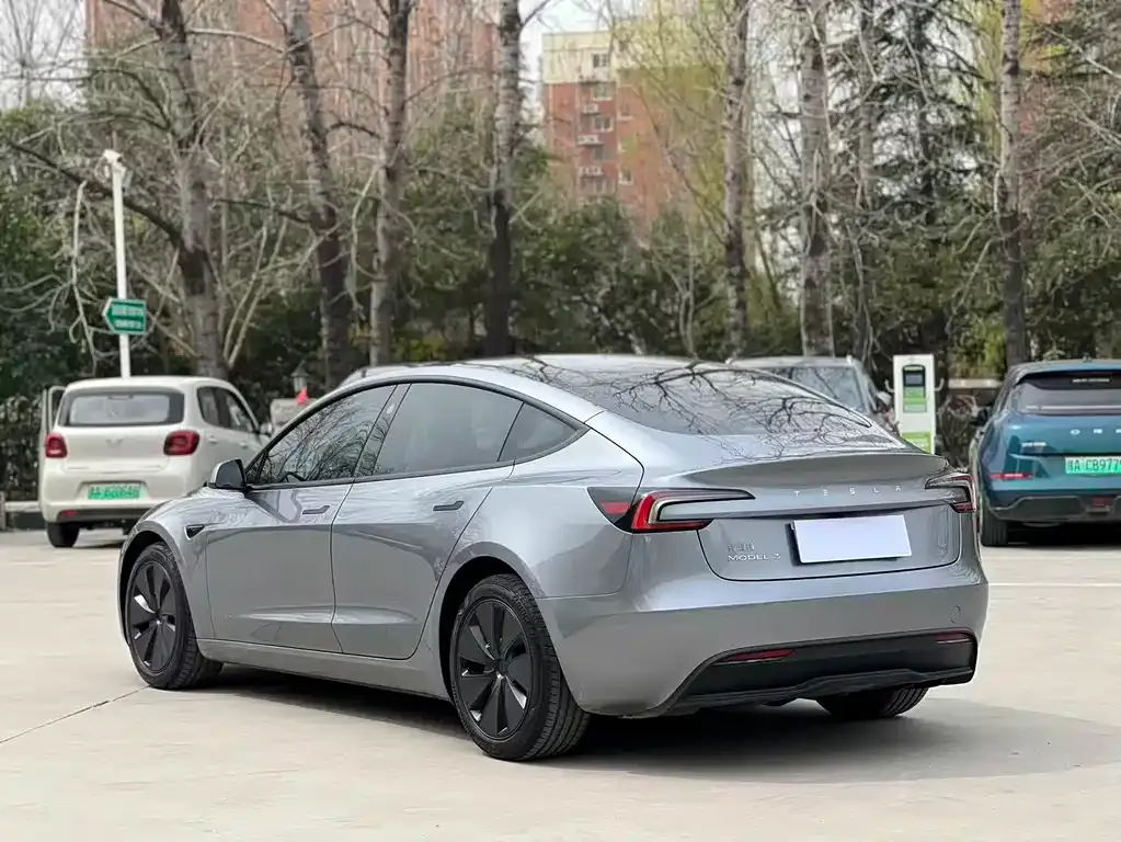 Tesla Model 3 — фото 3