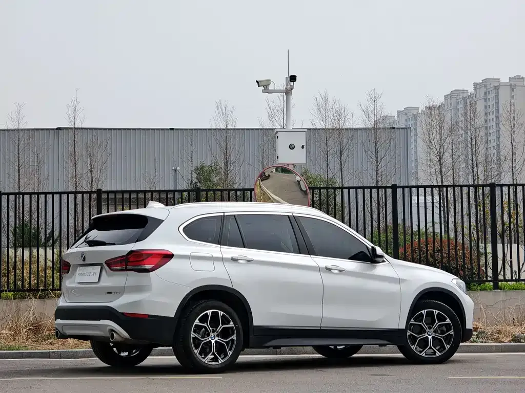 BMW X1 — фото 8