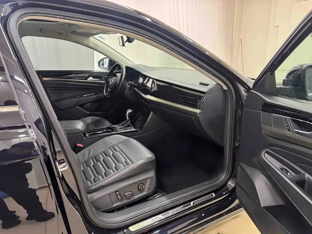 Volkswagen Passat 2021 из CN, фото 2