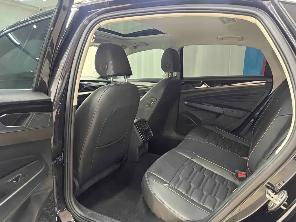 Volkswagen Passat 2021 из CN, фото 5