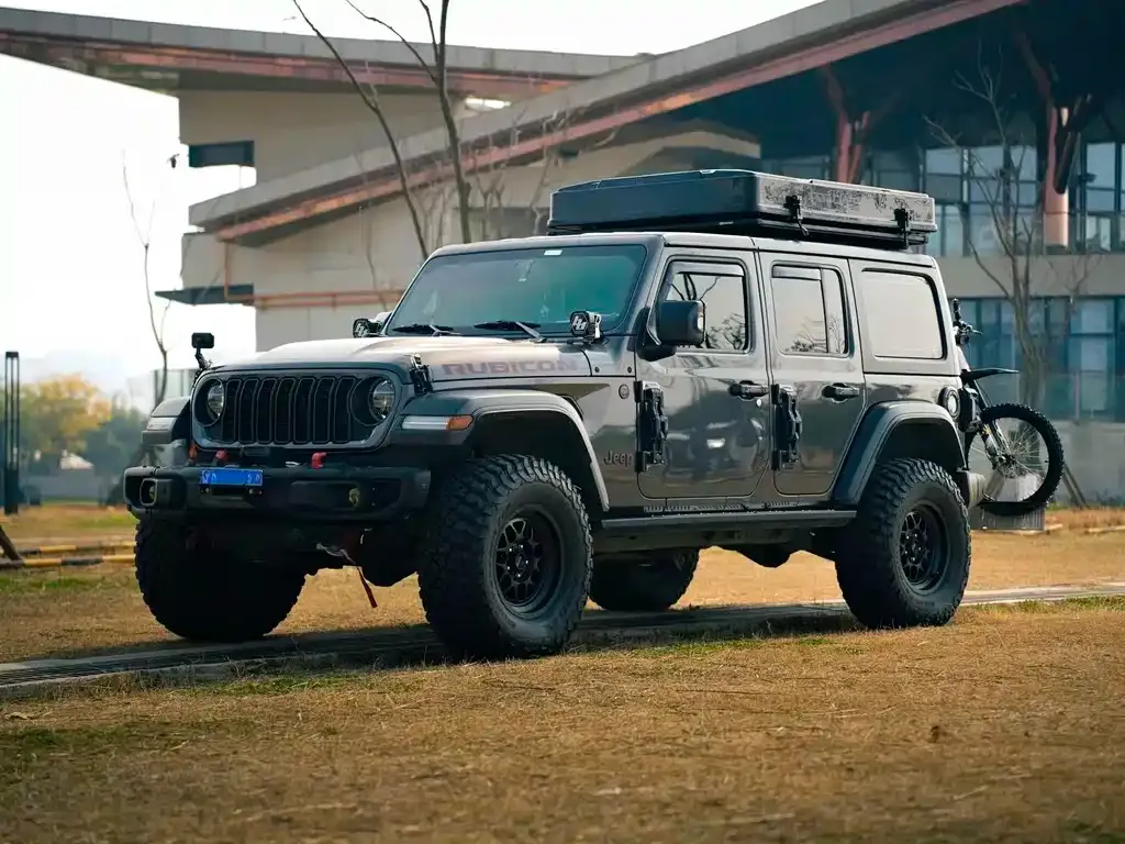 Jeep Wrangler — фото 1