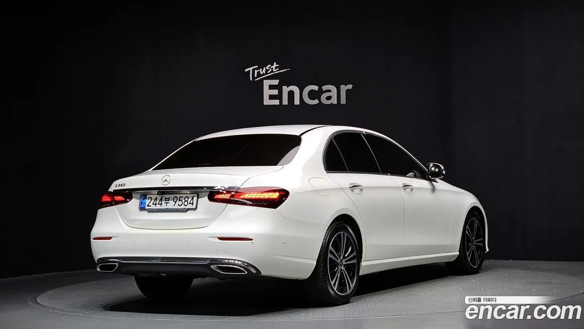 Mercedes-Benz E-Class — фото 3