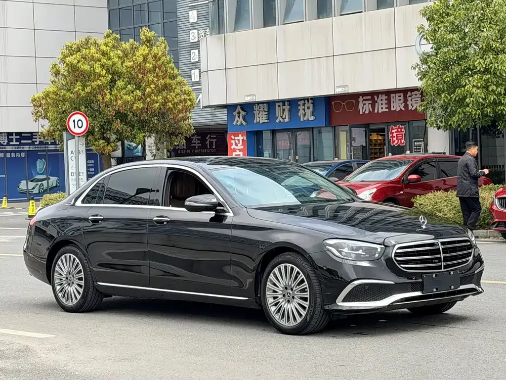 Mercedes-Benz E-Class — фото 10