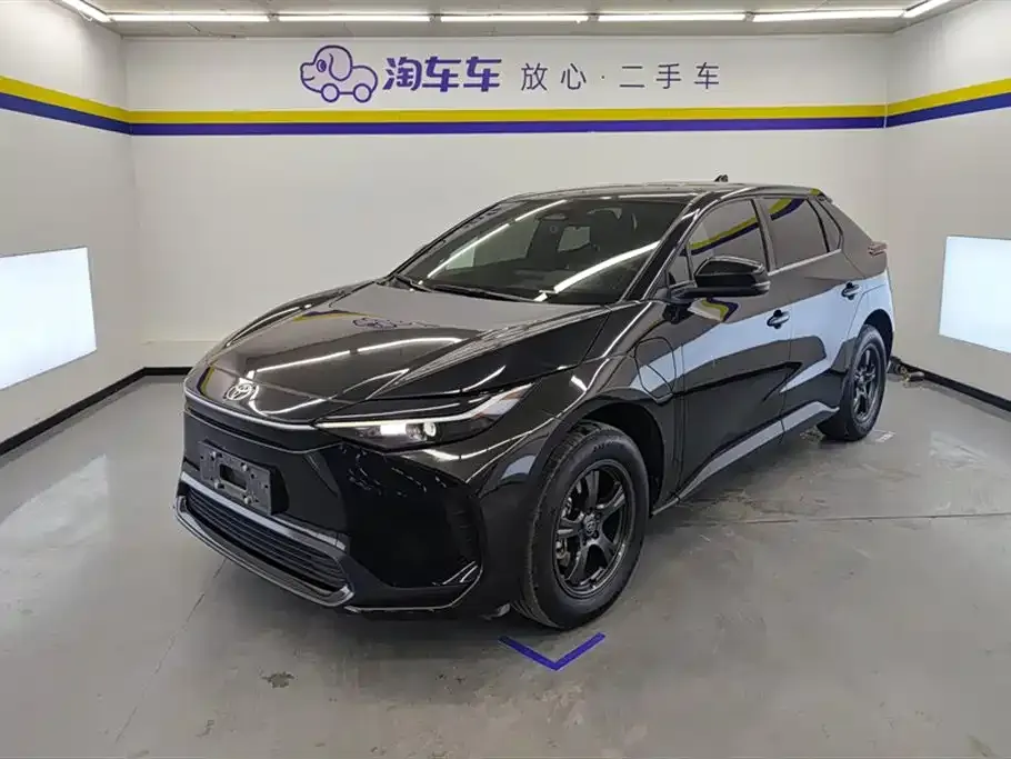 Toyota bZ4X 2023 из CN, фото 1