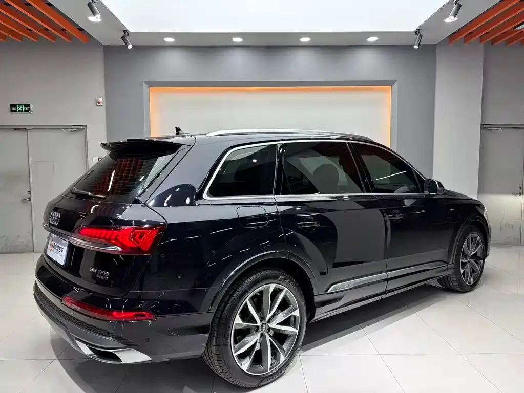 Audi Q7 — фото 8