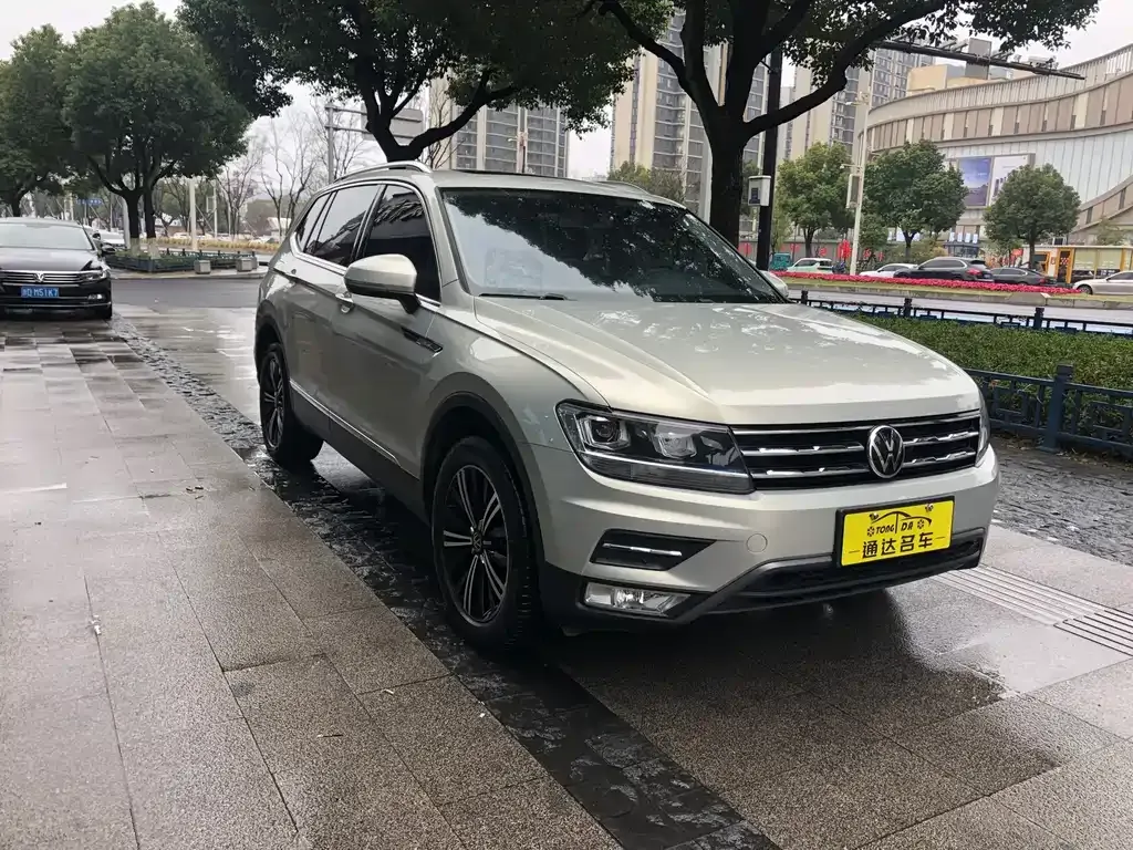 Volkswagen Tiguan L — фото 6