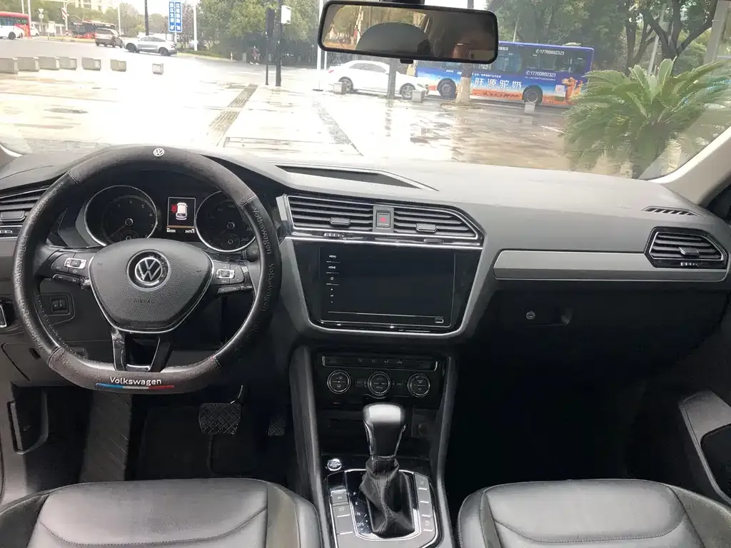 Volkswagen Tiguan L — фото 4