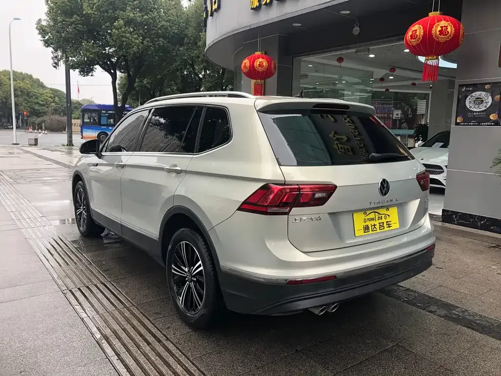 Volkswagen Tiguan L — фото 8
