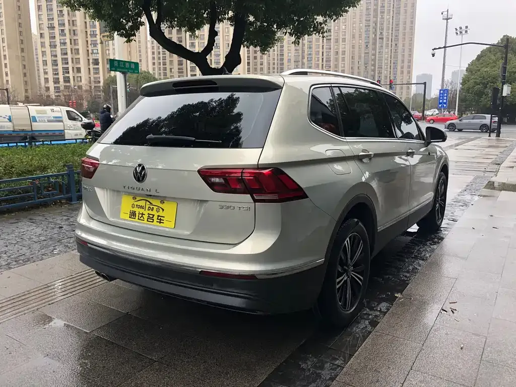 Volkswagen Tiguan L — фото 9