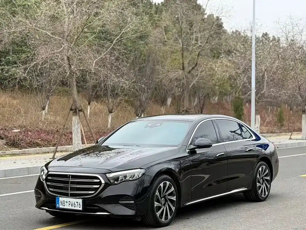 Mercedes-Benz E-Class — фото 1