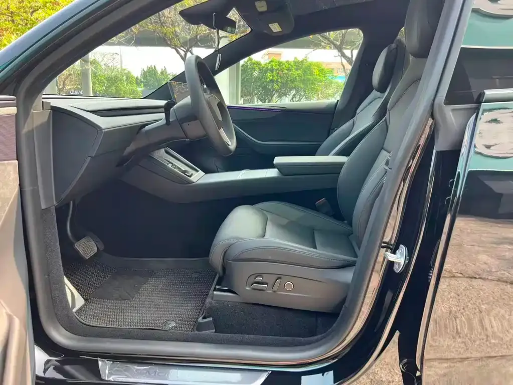 Tesla Model Y L 2025 из CN, фото 2
