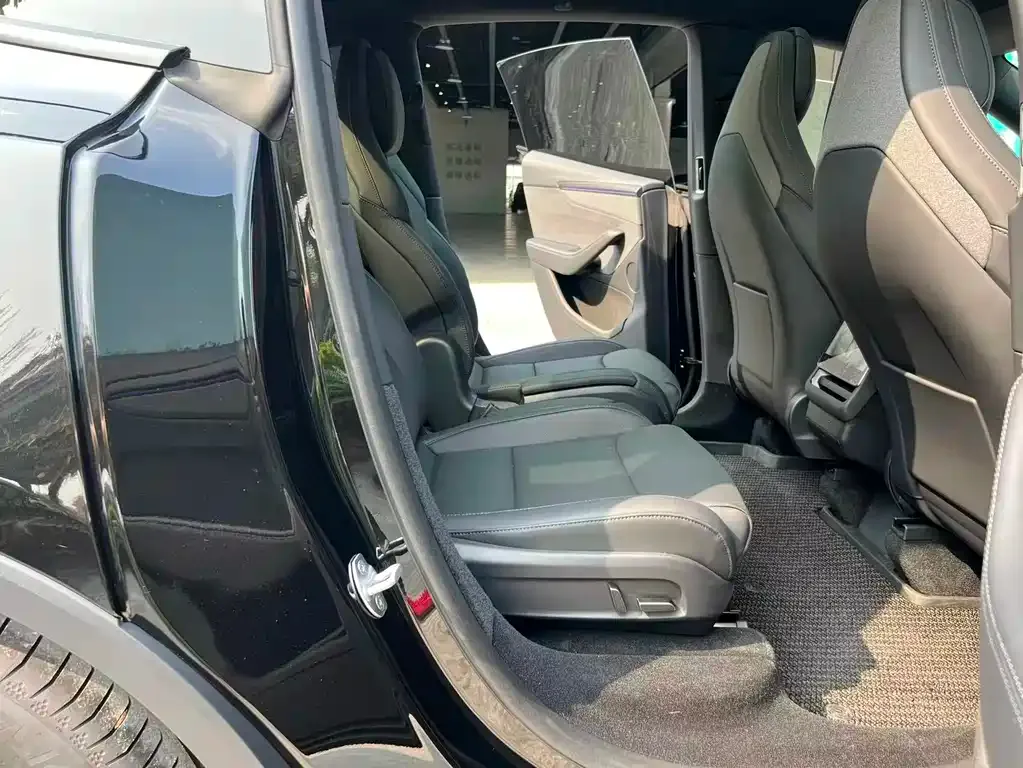 Tesla Model Y L 2025 из CN, фото 3