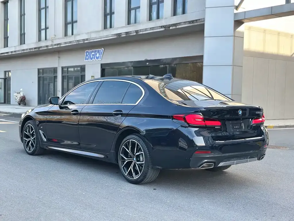 BMW 5 Series — фото 5