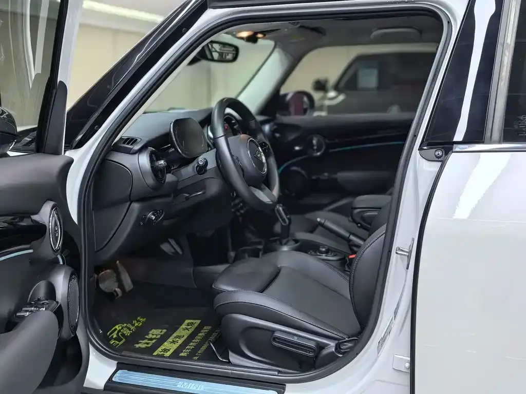 MINI Cooper (3-door) 2023 из CN, фото 9